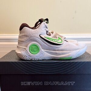 KD Trey 5 X Athletic Sneakers